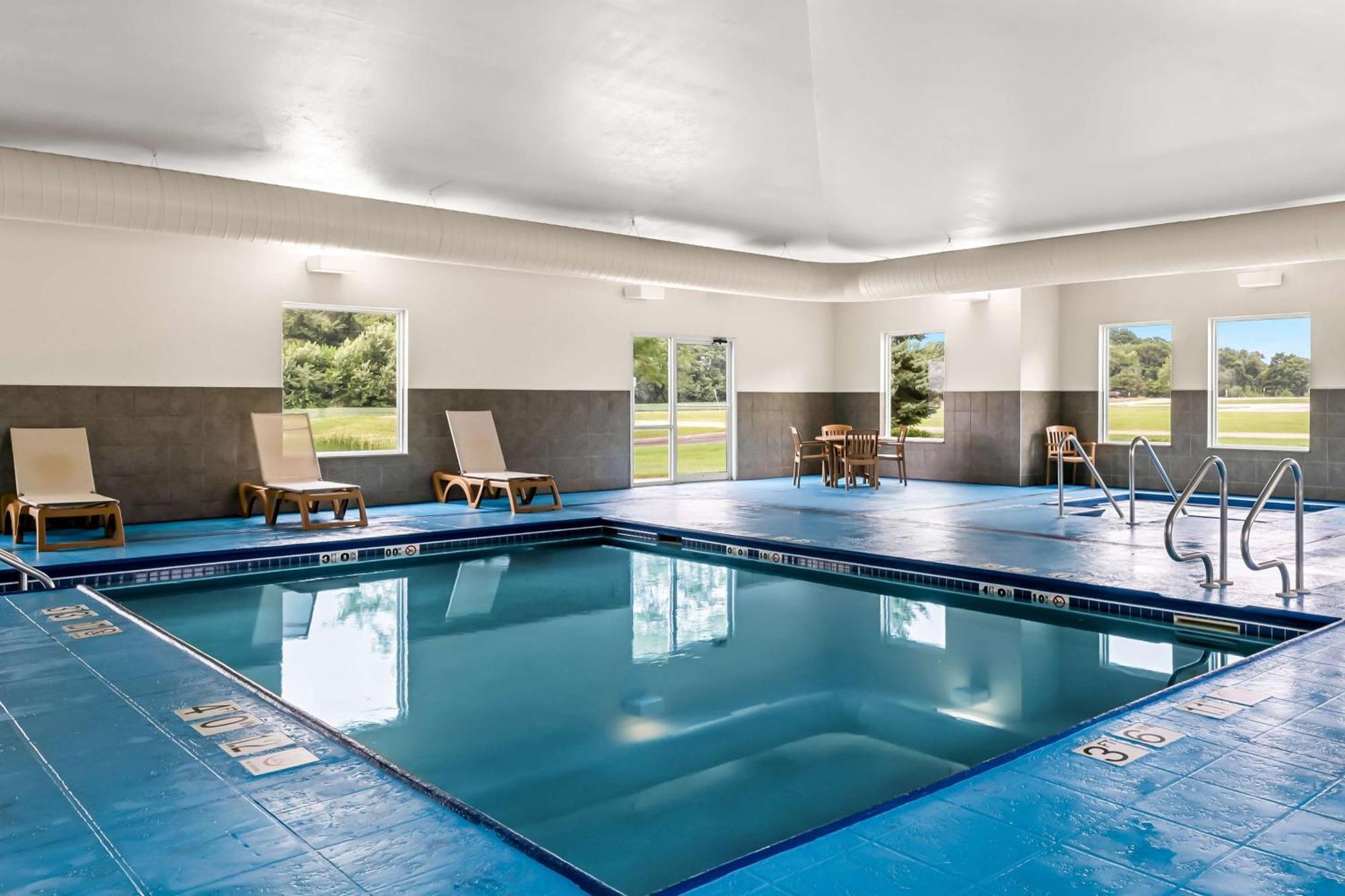 Best Western Legacy Inn & Suites Beloit/South Beloit Esterno foto
